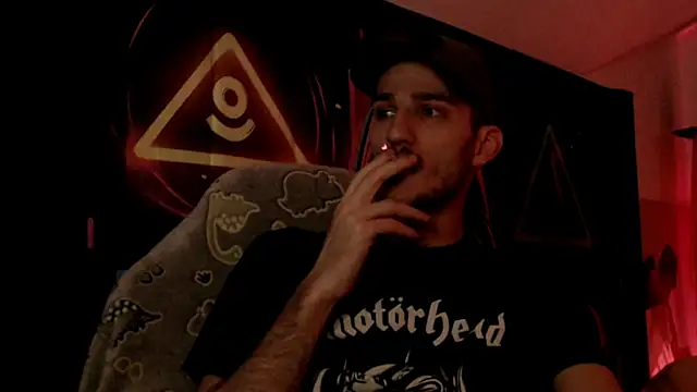 Snapshot of yoyoboy988 chatting on December 2, 3:25 pm yoyoboy988 online show from December 2, 3:25 pm