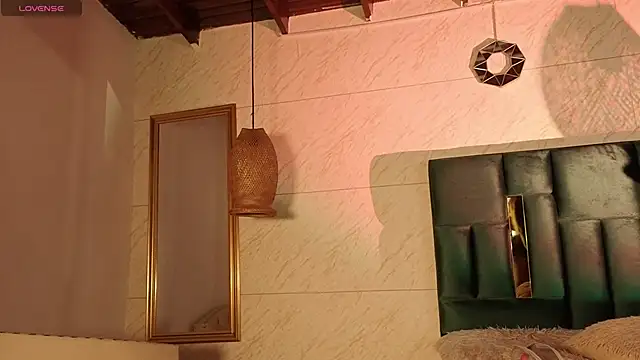 Snapshot of Susana_Williamss chatting on February 11, 8:52 pm Susana Williamss online show from February 11, 8:52 pm