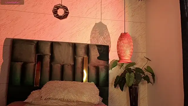 Susana Williamss online show from March 19, 8:42 pm