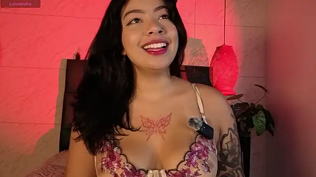 Snapshot of Susana_Williamss chatting on February 6, 8:49 pm Susana Williamss online show from February 6, 8:49 pm