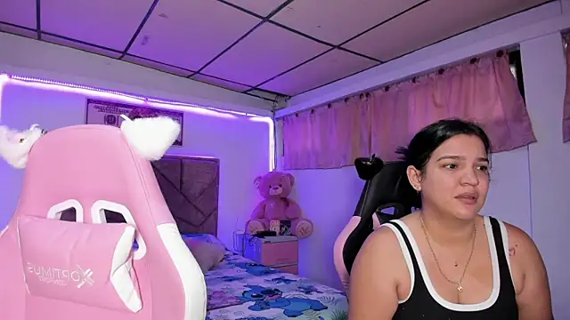 Cristal Smith20 online show from April 15, 1:04 pm