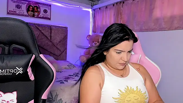 Snapshot of Cristal_Smith20 chatting on June 30, 8:42 pm Cristal Smith20 online show from June 30, 8:42 pm