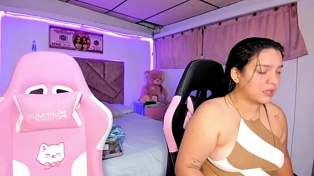 Snapshot of Cristal_Smith20 chatting on June 11, 12:02 pm Cristal Smith20 online show from June 11, 12:02 pm