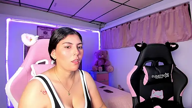 Cristal Smith20 online show from April 3, 1:23 am