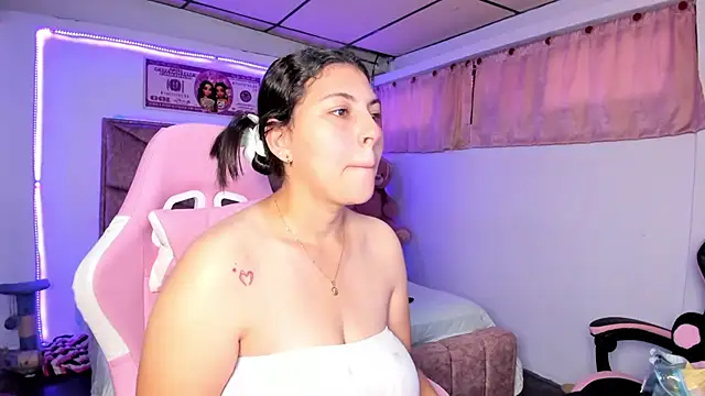 Snapshot of Cristal_Smith20 chatting on June 15, 12:27 pm Cristal Smith20 online show from June 15, 12:27 pm