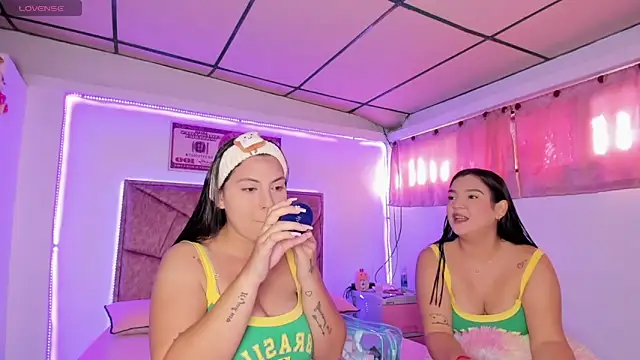 Snapshot of Cristal_Smith20 chatting on December 15, 12:55 pm Cristal Smith20 online show from December 15, 12:55 pm