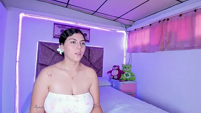 Snapshot of Cristal_Smith20 chatting on October 18, 2:52 pm Cristal Smith20 online show from October 18, 2:52 pm