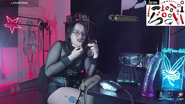 Snapshot of OnyxDiosaGotica chatting on October 10, 4:35 am OnyxDiosaGotica online show from October 10, 4:35 am