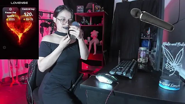 Snapshot of OnyxDiosaGotica chatting on October 20, 4:36 am OnyxDiosaGotica online show from October 20, 4:36 am