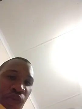 Snapshot of TwistedR chatting on October 31, 11:55 pm TwistedR online show from October 31, 11:55 pm