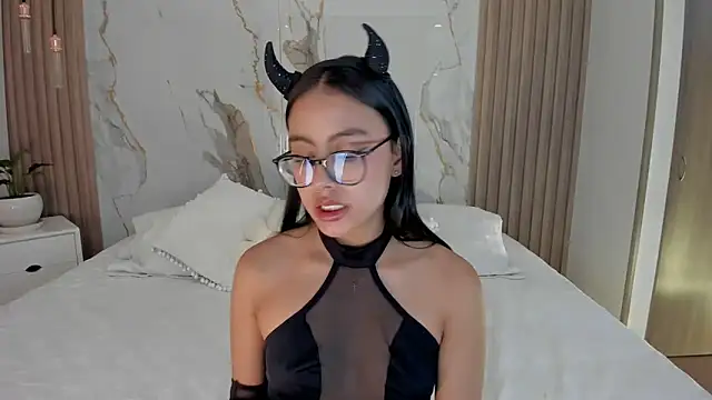 Snapshot of miss_martiina chatting on September 9, 2:10 am miss martiina online show from September 9, 2:10 am