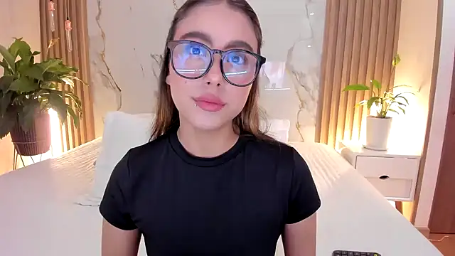 miss martiina online show from May 16, 2:43 am