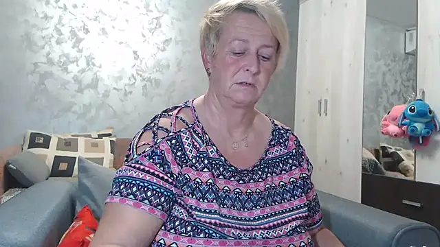 RosesandLillies online show from October 21, 5:01 pm