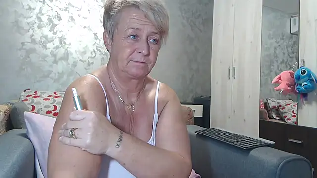 RosesandLillies online show from November 5, 5:49 pm