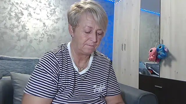 RosesandLillies online show from November 20, 6:08 pm