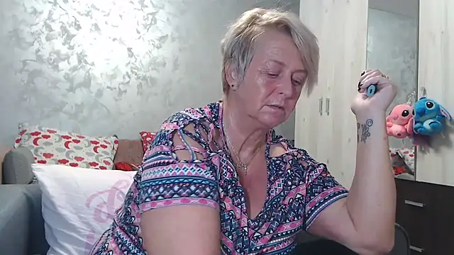 RosesandLillies online show from November 2, 5:29 pm