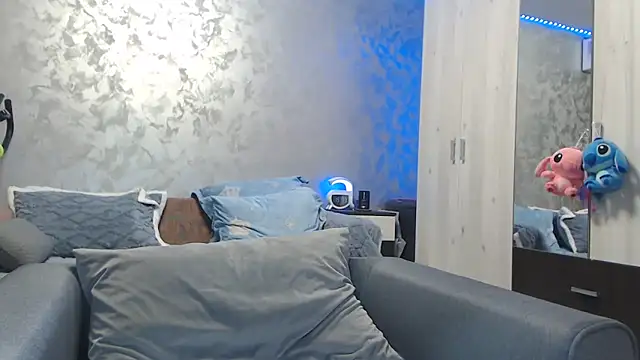 RosesandLillies online show from November 25, 5:35 pm