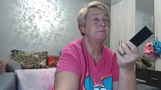 RosesandLillies online show from October 26, 3:45 pm