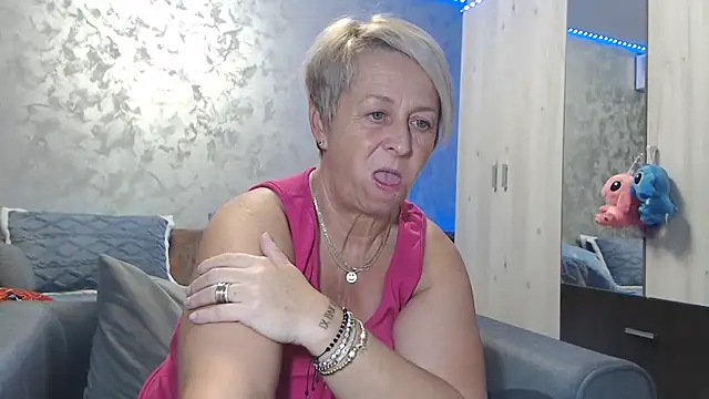 RosesandLillies online show from November 30, 5:58 pm