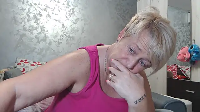 RosesandLillies online show from November 11, 5:41 pm