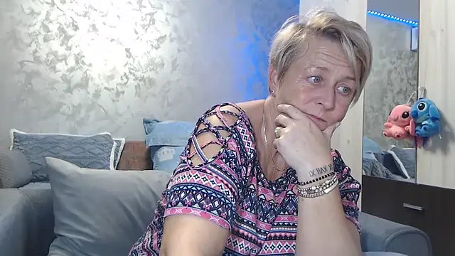 RosesandLillies online show from November 28, 5:57 pm