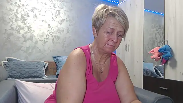 RosesandLillies online show from December 4, 7:02 pm