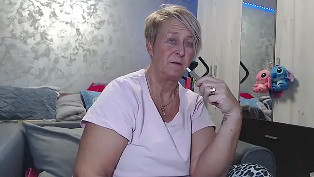 RosesandLillies online show from March 10, 4:44 pm