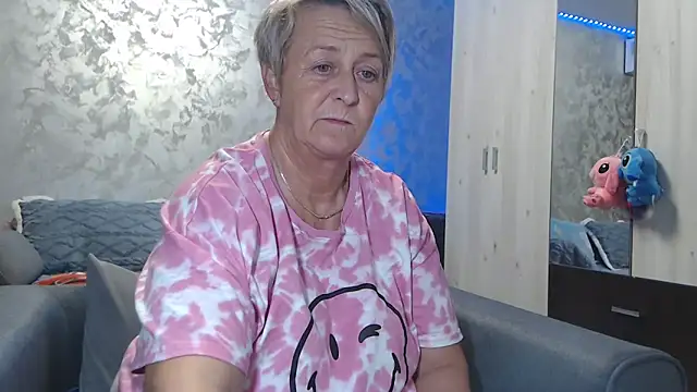 RosesandLillies online show from November 29, 5:46 pm