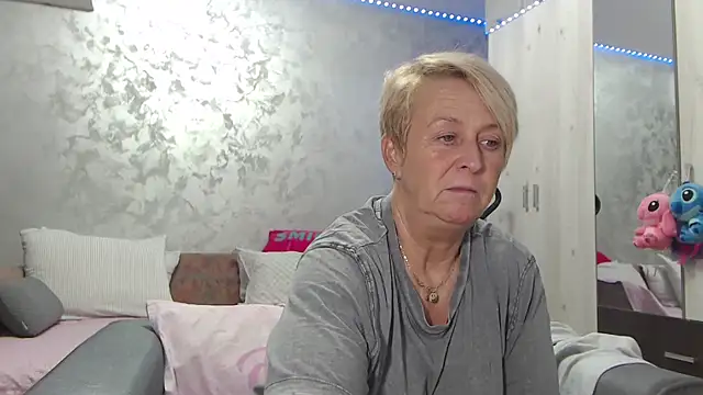 RosesandLillies online show from April 14, 4:12 pm