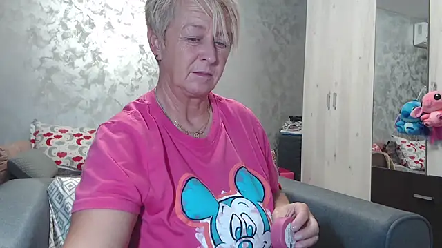 RosesandLillies online show from September 28, 4:47 pm