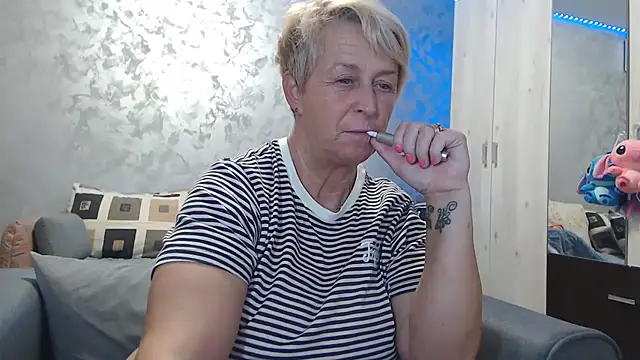 RosesandLillies online show from November 12, 5:50 pm