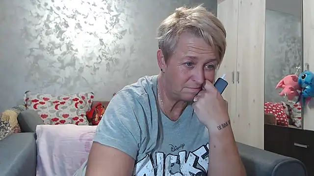 RosesandLillies online show from November 9, 4:55 pm