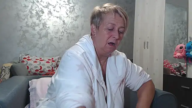 RosesandLillies online show from November 6, 5:28 pm