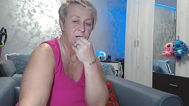 RosesandLillies online show from November 23, 6:07 pm