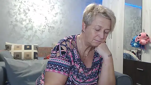 RosesandLillies online show from November 13, 6:34 pm