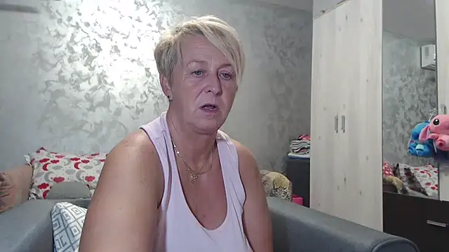 RosesandLillies online show from September 26, 4:47 pm