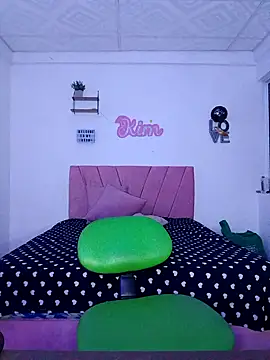 victoria roussee online show from December 5, 8:35 am