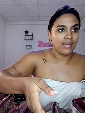 victoria roussee online show from December 14, 4:40 am