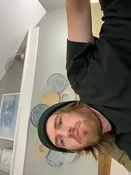 Snapshot of Explosive_andyy chatting on October 28, 11:31 am Explosive andyy online show from October 28, 11:31 am