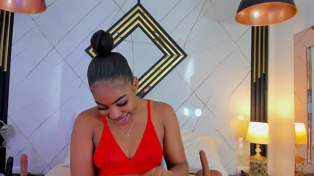 Snapshot of EmilyDiaaz chatting on November 18, 12:30 pm EmilyDiaaz online show from November 18, 12:30 pm