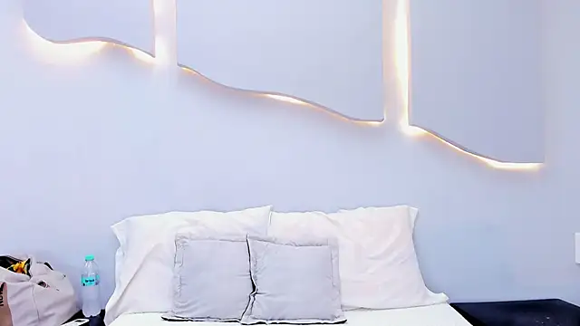 EmilyDiaaz online show from April 14, 12:21 pm