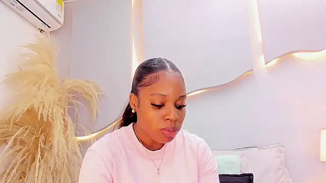 EmilyDiaaz online show from May 4, 12:30 pm