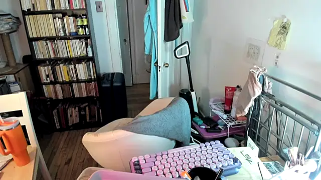 Rosiee69  online show from November 30, 3:35 pm