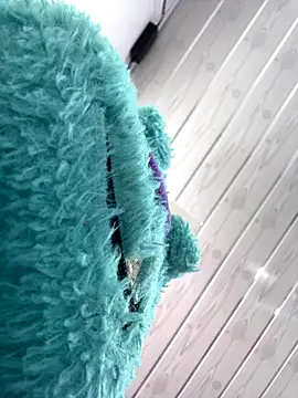 Emily-teen online show from December 19, 7:49 pm