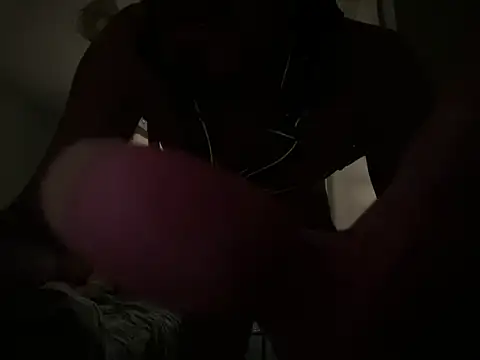 Snapshot of Ukslave24 chatting on October 31, 8:33 am Ukslave24 online show from October 31, 8:33 am