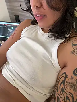Snapshot of Alice_surprise chatting on July 7, 1:36 pm Alice surprise online show from July 7, 1:36 pm