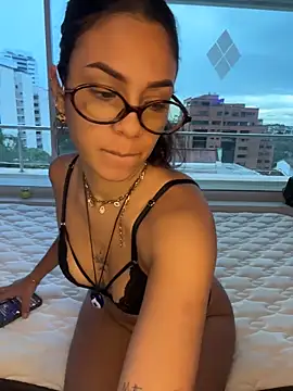 Alice surprise online show from November 27, 10:10 pm