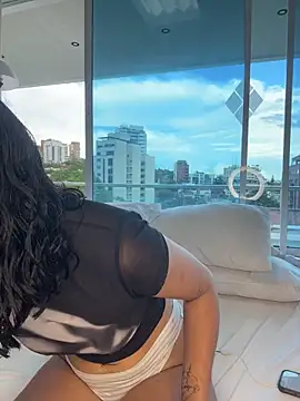 Alice surprise online show from December 4, 9:14 pm