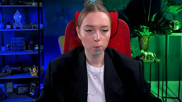 JenniferGraces online show from March 6, 8:30 am