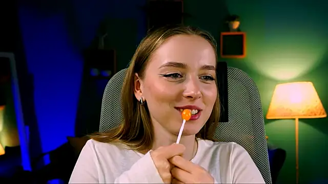 JenniferGraces online show from March 22, 10:48 pm